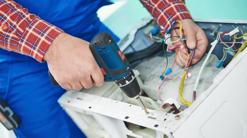 Köprübaşı Sharp Sharp çamaşır makinesi kart tamiri – Su almama arızası orijinal parça ile giderildi. - Teknik servis örneği